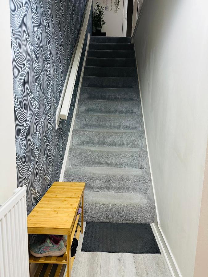 Modern 3 Bed Villa With Free Parking And Garden Close To City Center And Edinburgh Airport Exterior foto